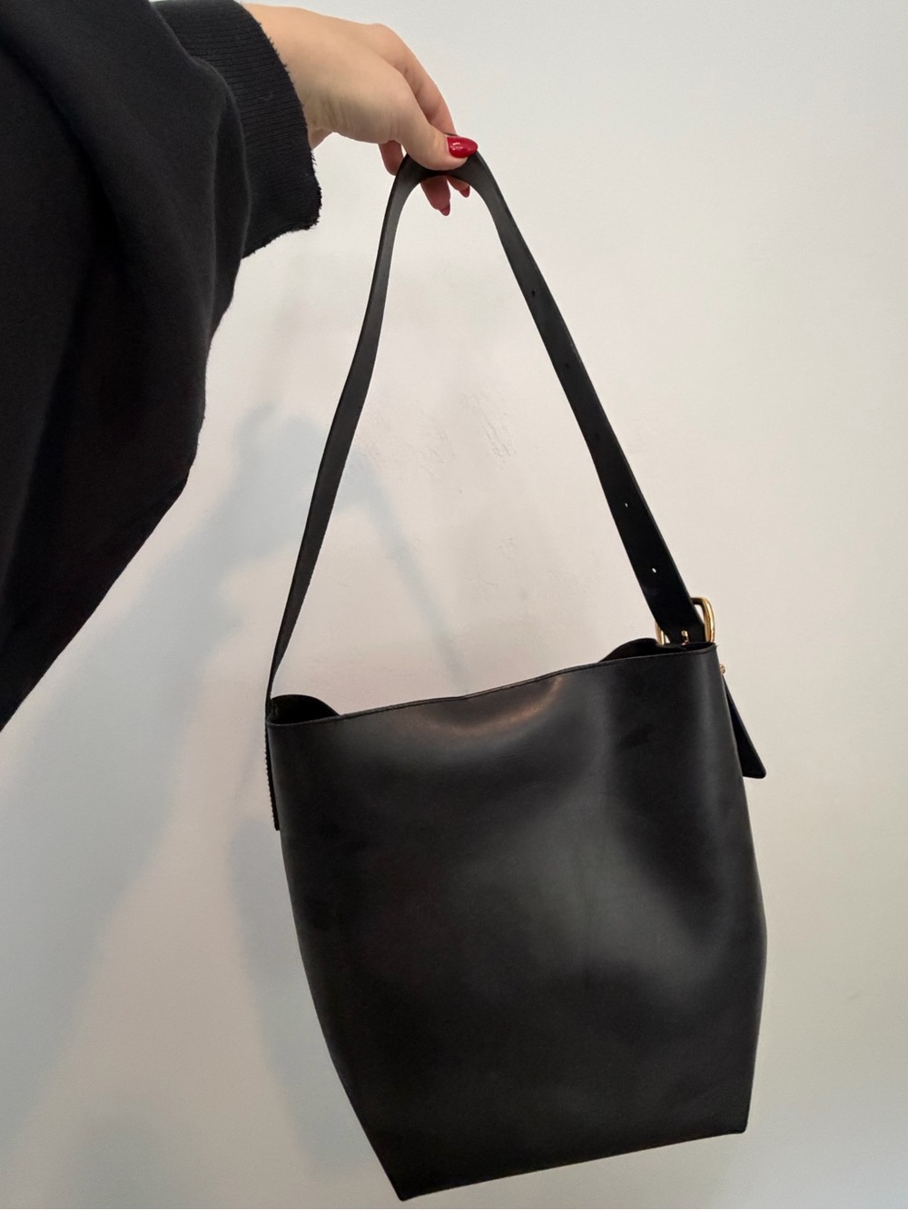 madewell black leather shoulder bucket bag - Picture 2 of 4